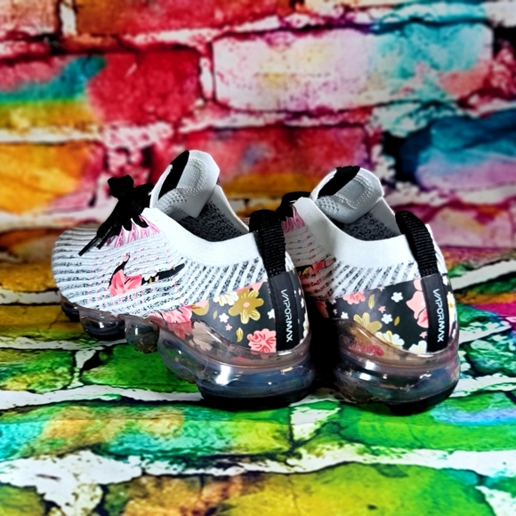 Nike Air Max Floral Nike Air VaporMax Flyknit Sneakers Black White Women - Picture 7 of 10